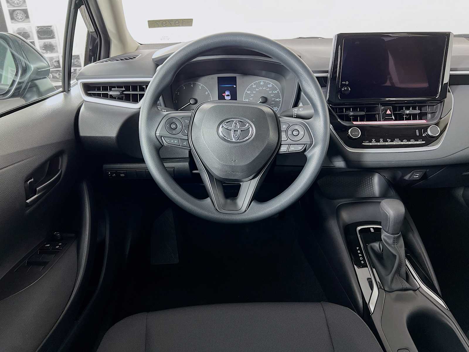 2025 Toyota Corolla LE - Photo 14