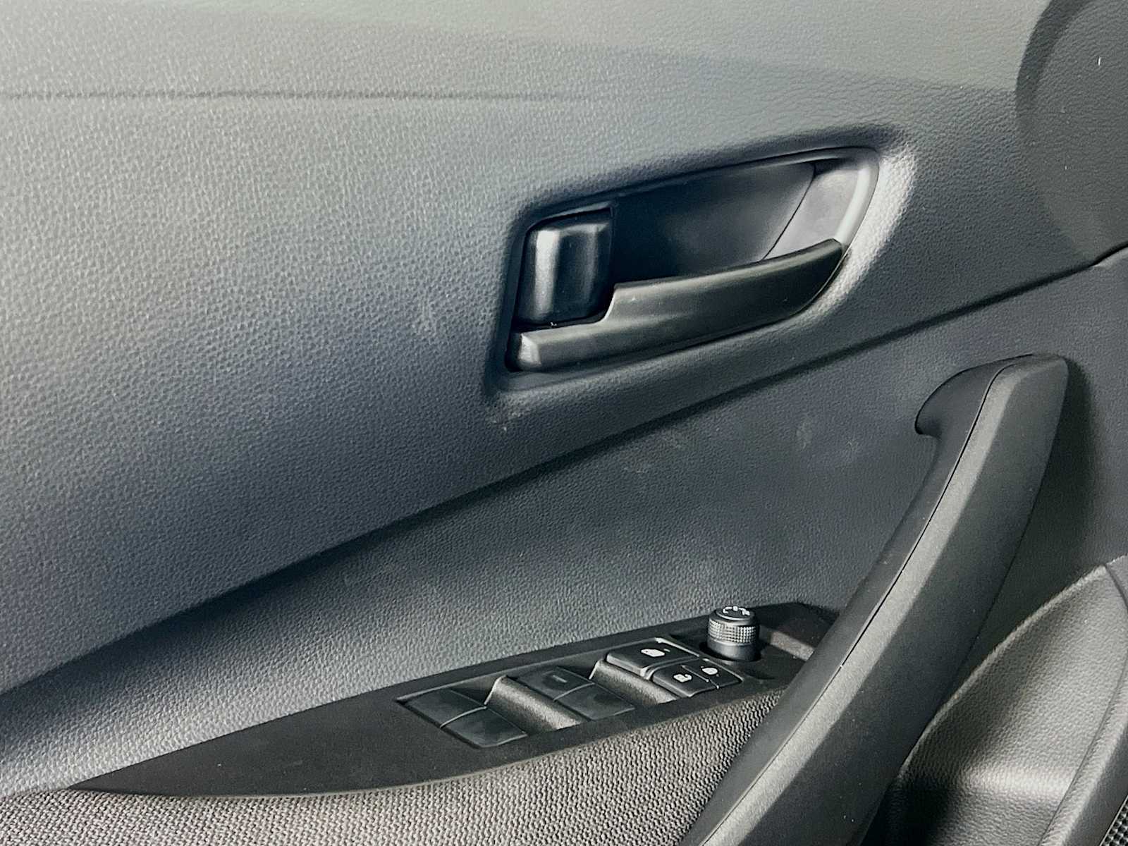 2025 Toyota Corolla LE - Photo 15