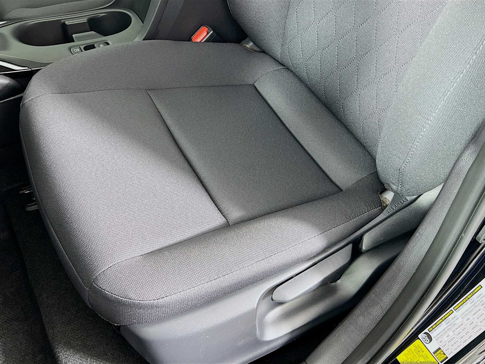 2025 Toyota Corolla LE - Photo 16