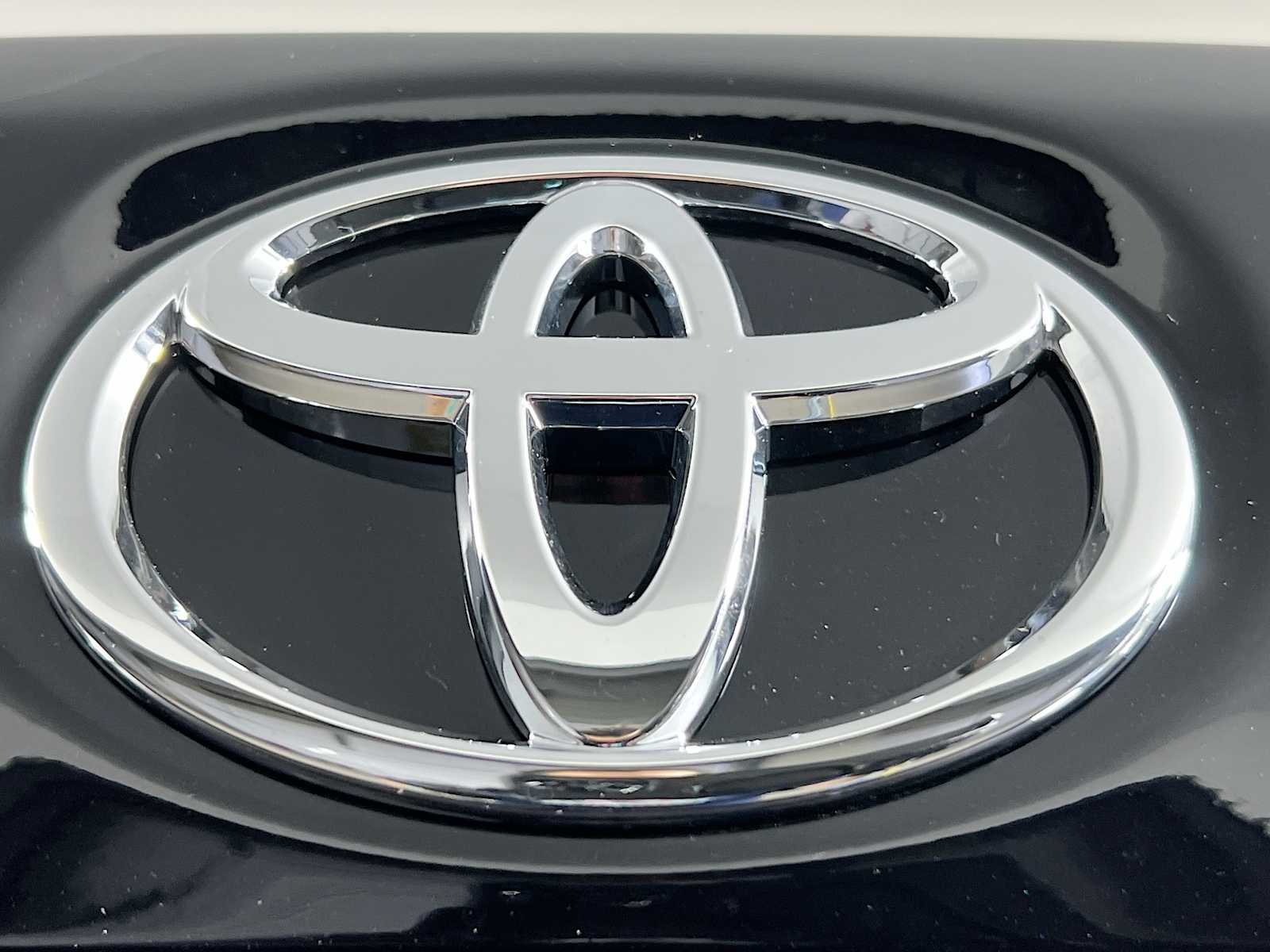 2025 Toyota Corolla LE - Photo 17