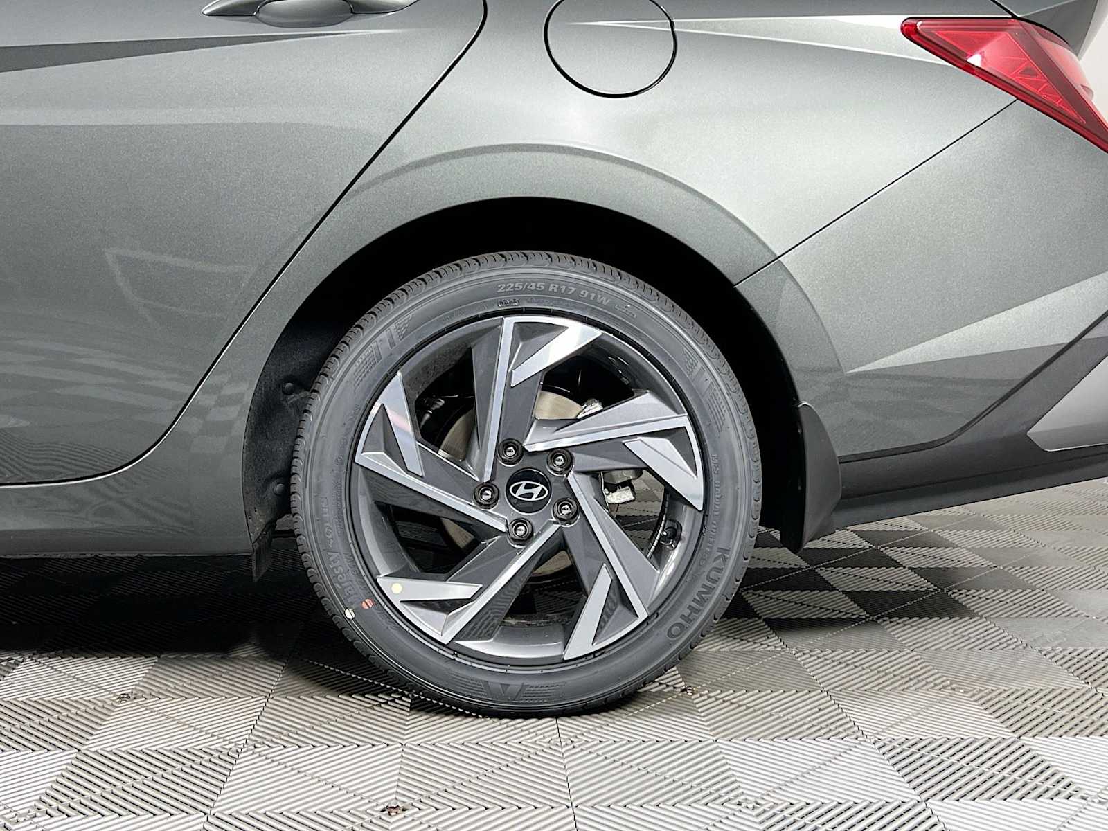 2025 Hyundai Elantra SEL Sport - Photo 18