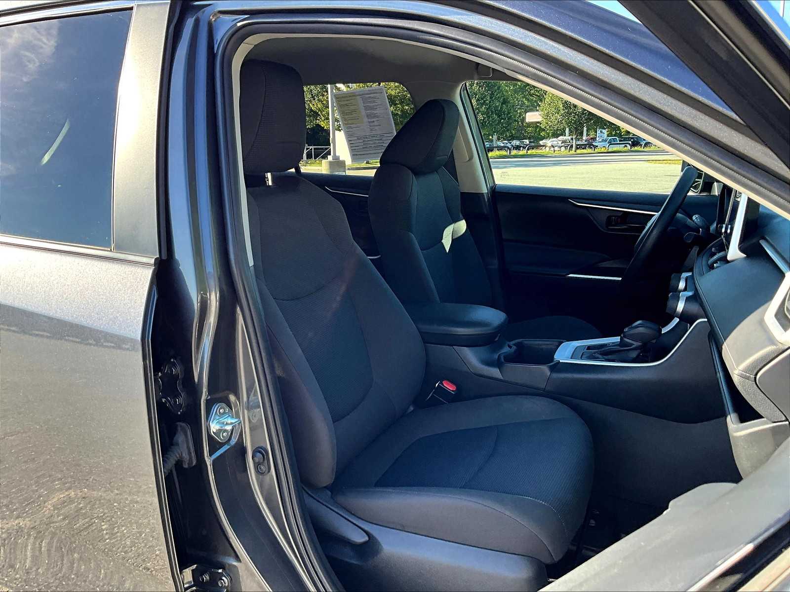 2023 Toyota RAV4 LE - Photo 11