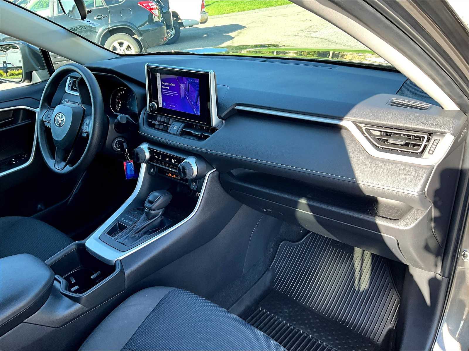 2023 Toyota RAV4 LE - Photo 14