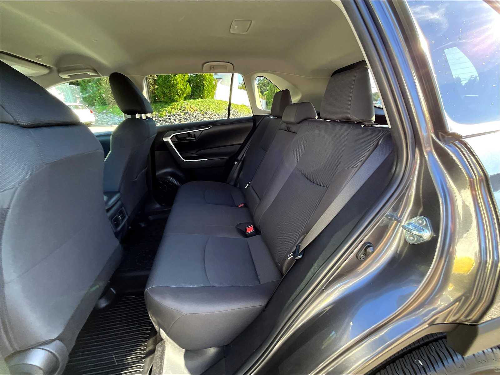 2023 Toyota RAV4 LE - Photo 15