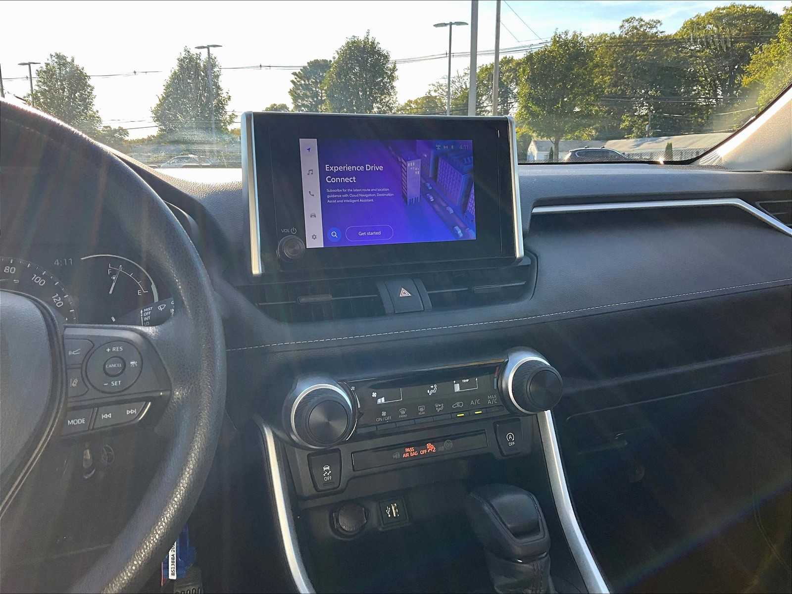 2023 Toyota RAV4 LE - Photo 18