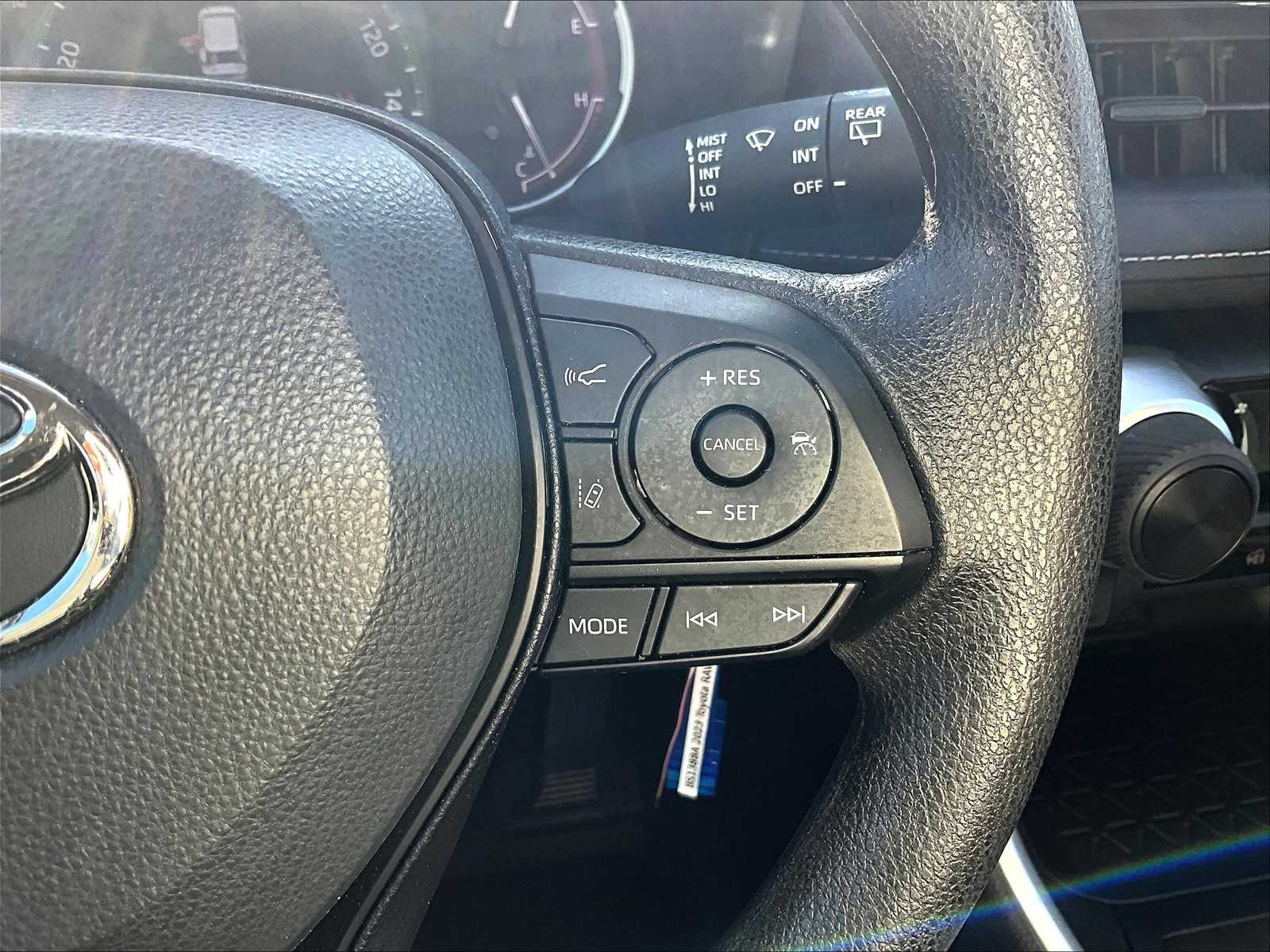 2023 Toyota RAV4 LE - Photo 24