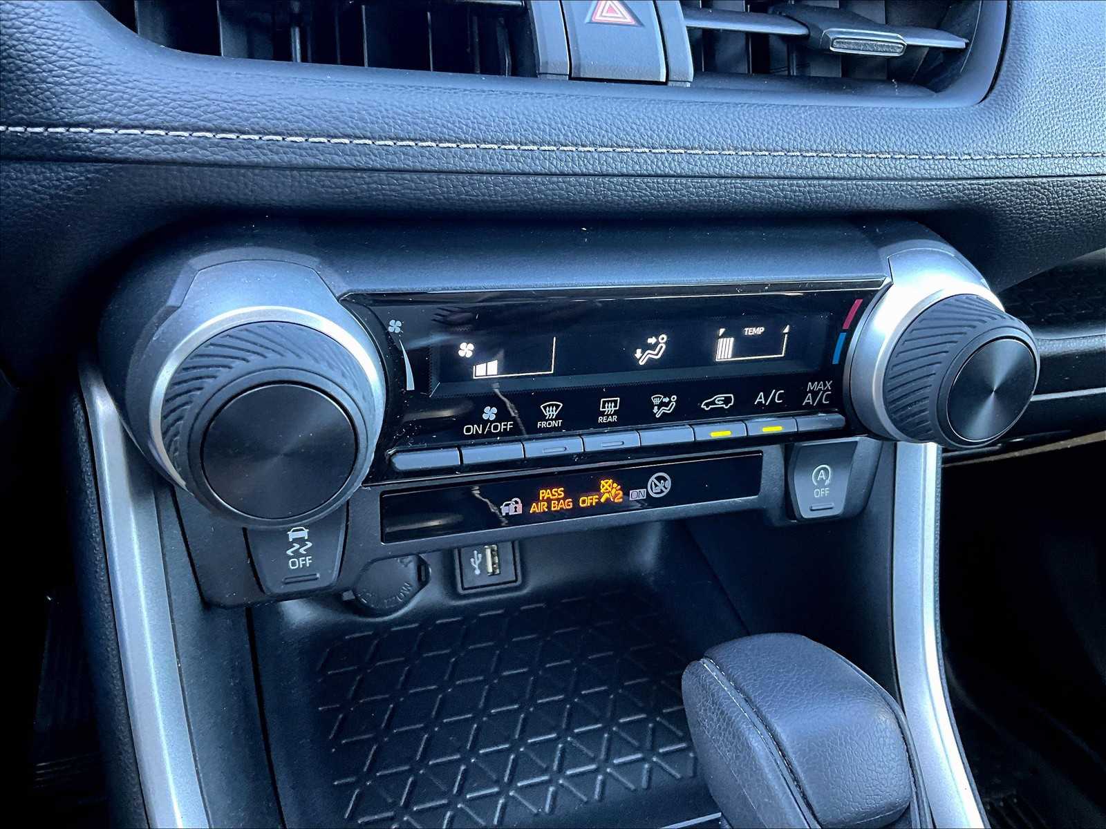 2023 Toyota RAV4 LE - Photo 26