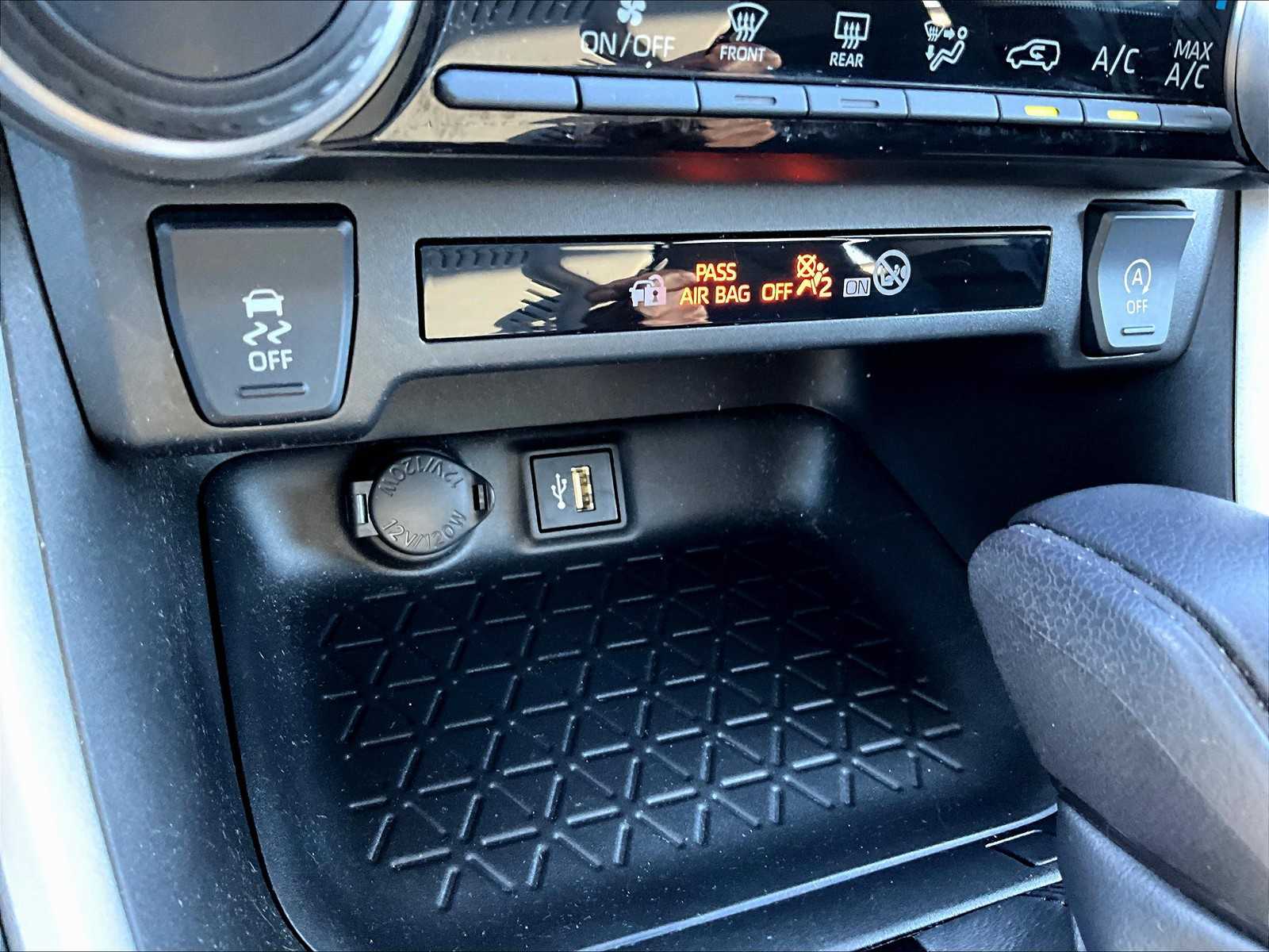 2023 Toyota RAV4 LE - Photo 27