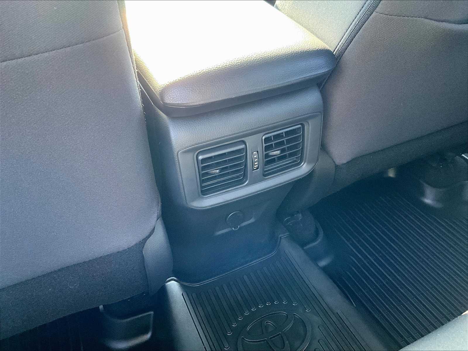2023 Toyota RAV4 LE - Photo 28