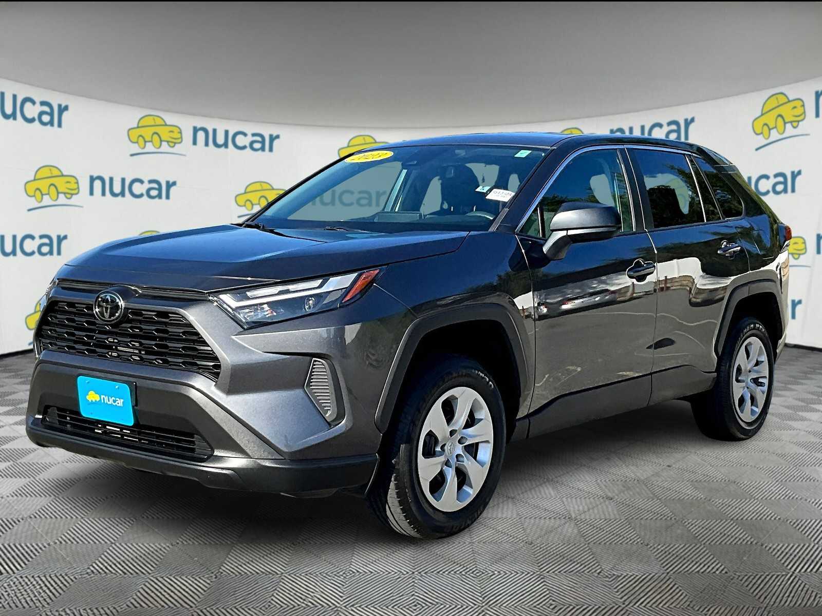 2023 Toyota RAV4 LE - Photo 3