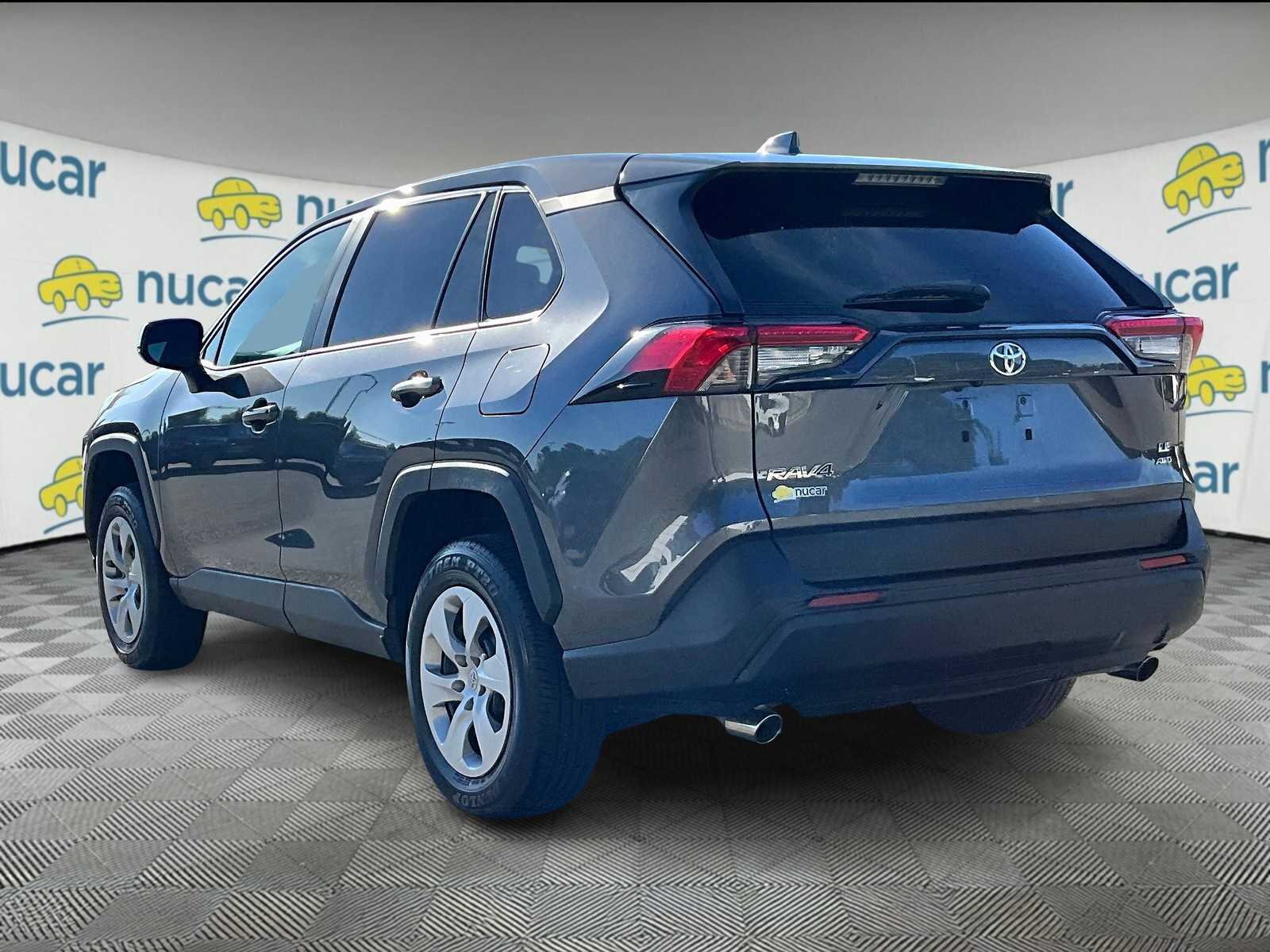 2023 Toyota RAV4 LE - Photo 4