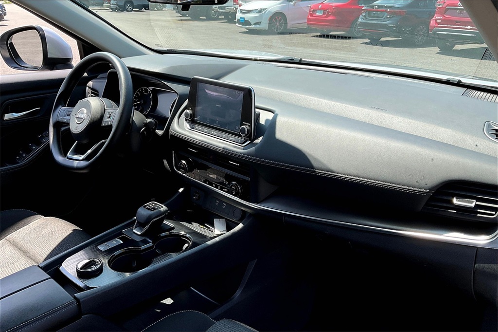 2024 Nissan Rogue SV - Photo 13