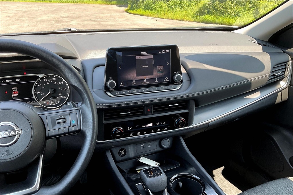 2024 Nissan Rogue SV - Photo 17