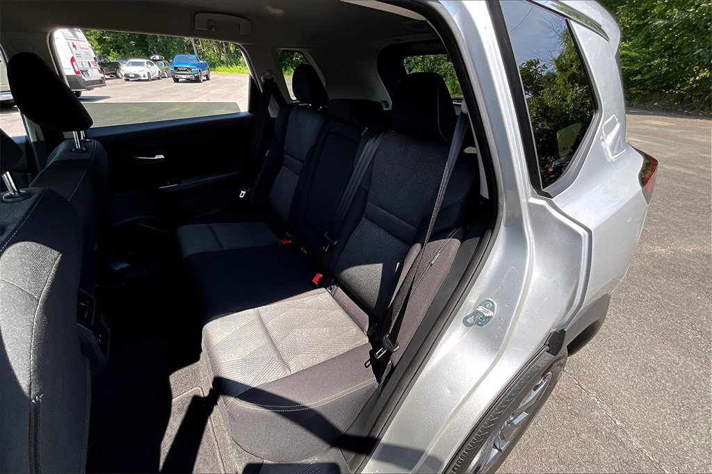 2024 Nissan Rogue SV - Photo 24