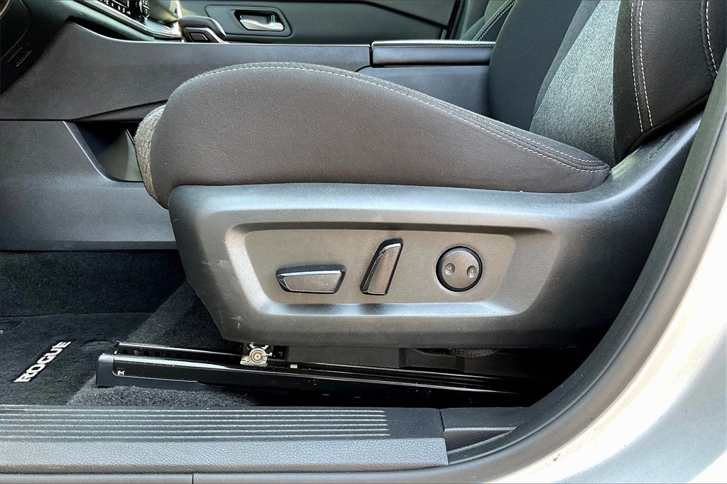 2024 Nissan Rogue SV - Photo 26