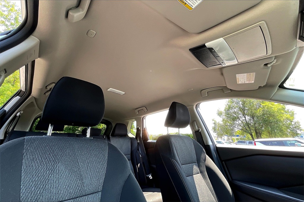 2024 Nissan Rogue SV - Photo 7