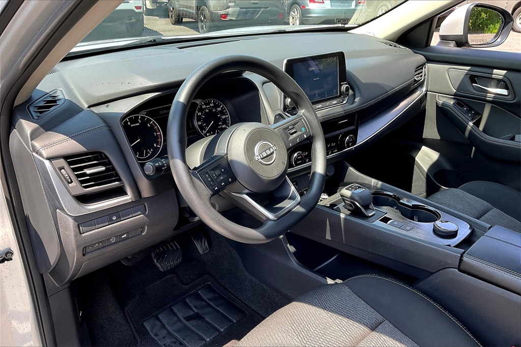 2024 Nissan Rogue SV - Photo 8