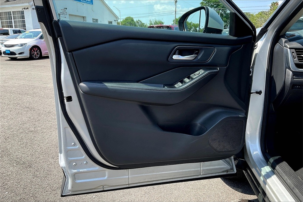 2024 Nissan Rogue SV - Photo 9