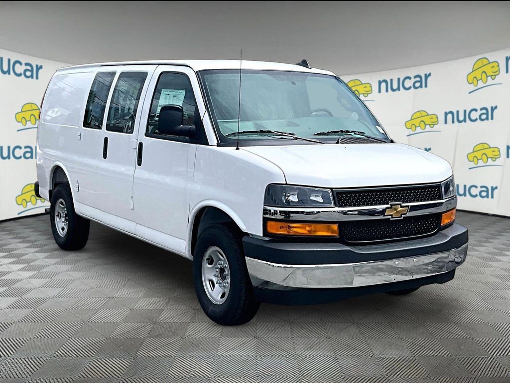 2026 Chevrolet Express 2500 Work Van HD's photo