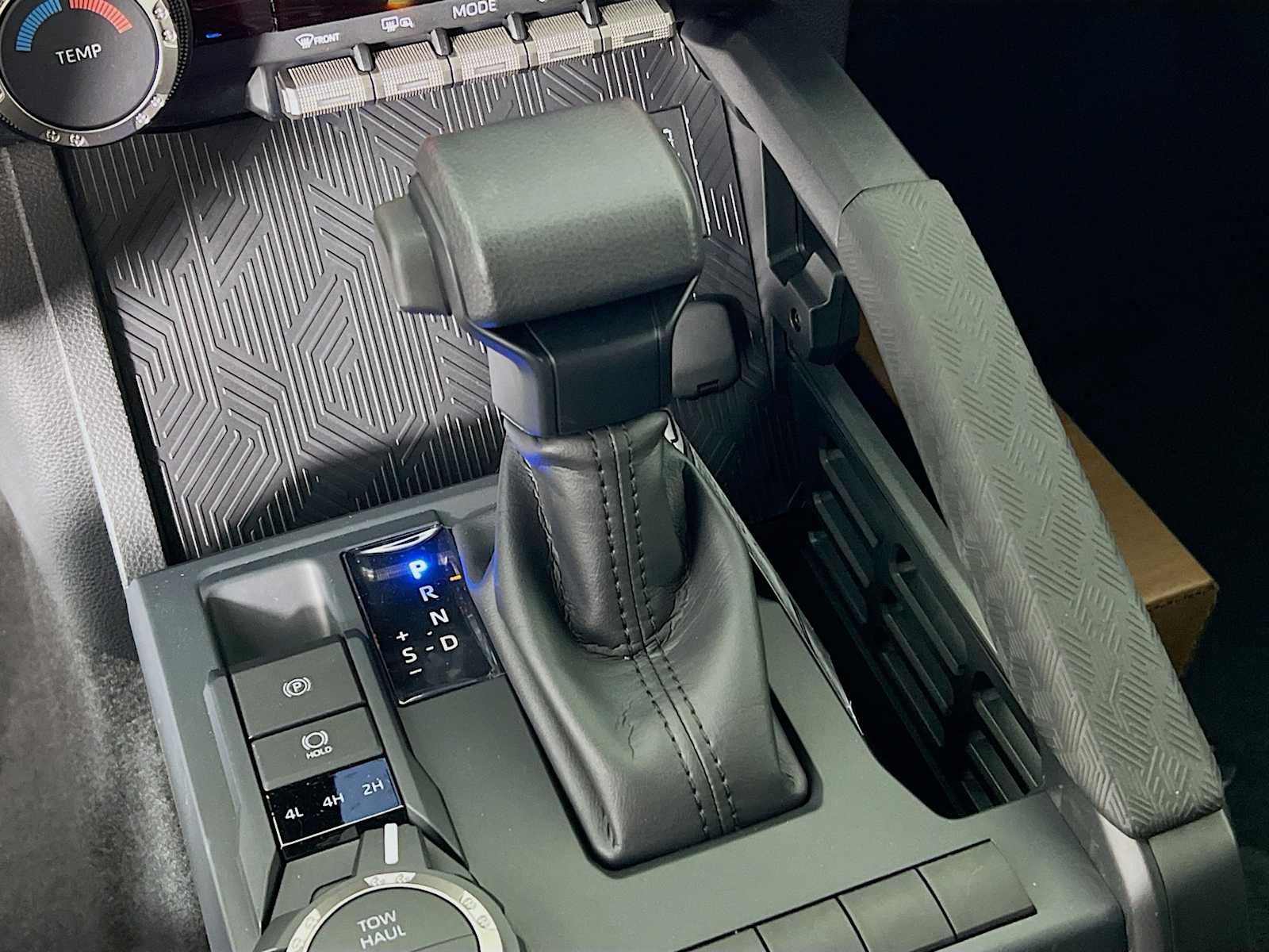 2025 Toyota Tacoma SR5 - Photo 11