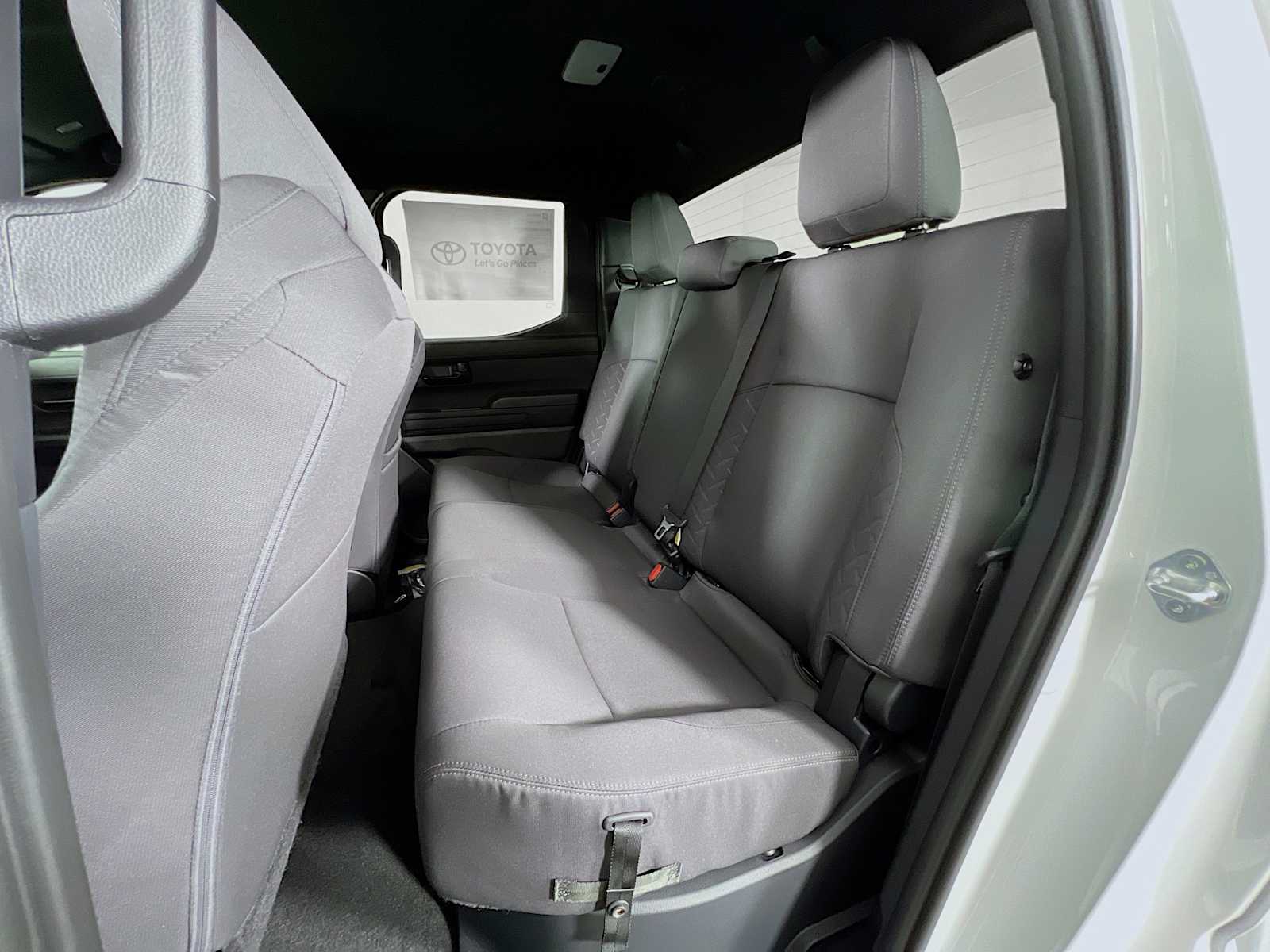 2025 Toyota Tacoma SR5 - Photo 13