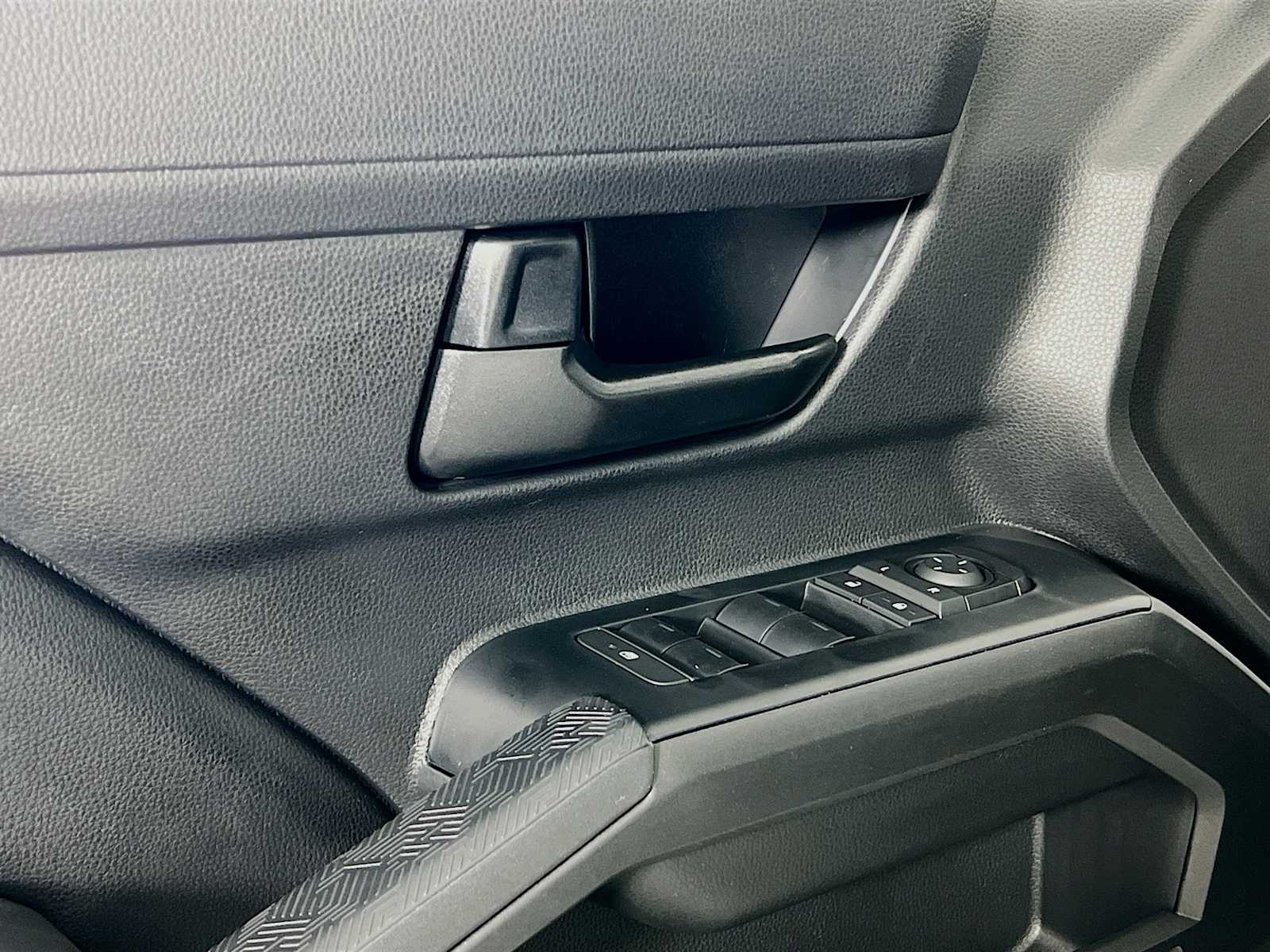 2025 Toyota Tacoma SR5 - Photo 15