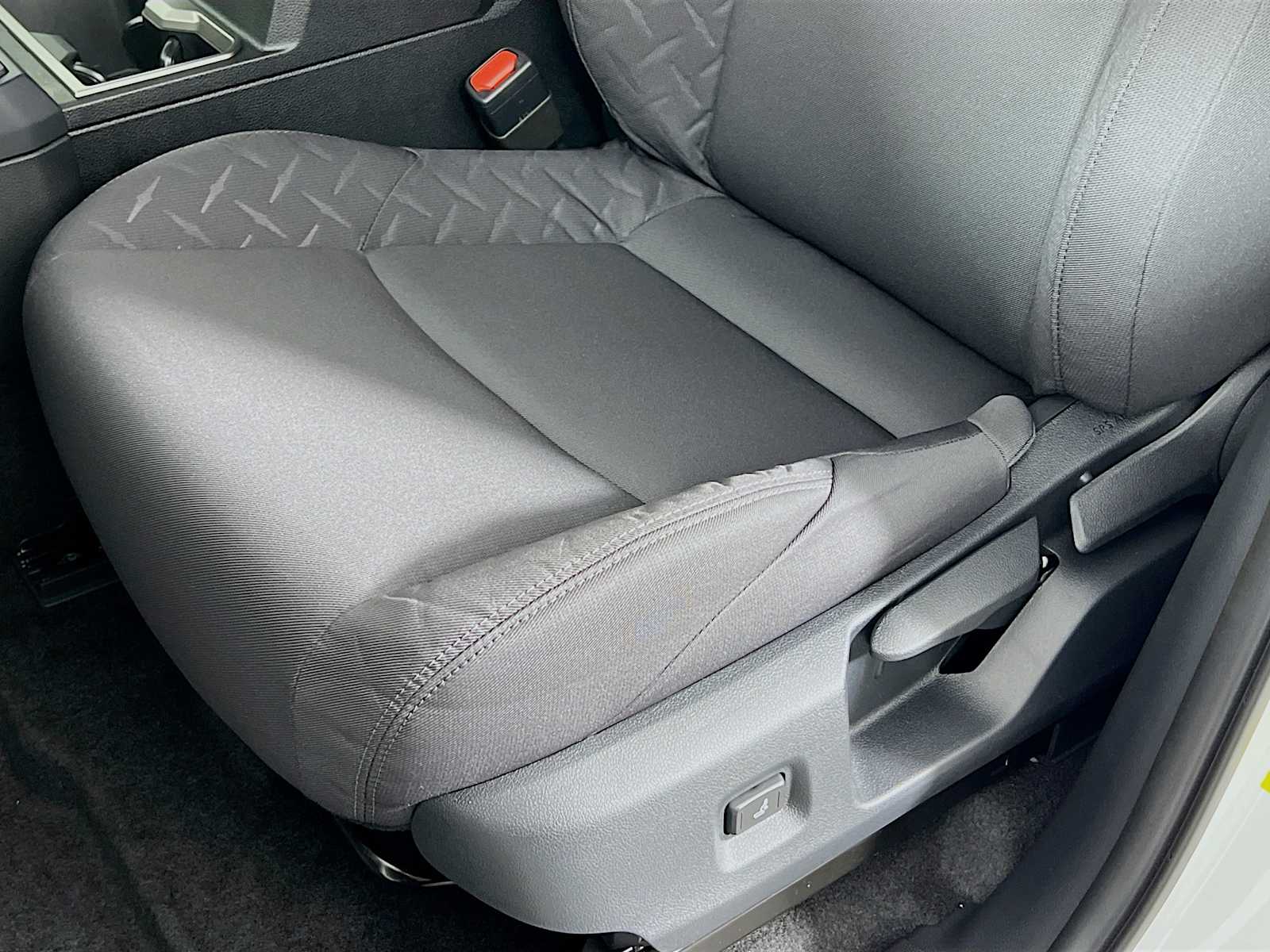 2025 Toyota Tacoma SR5 - Photo 16