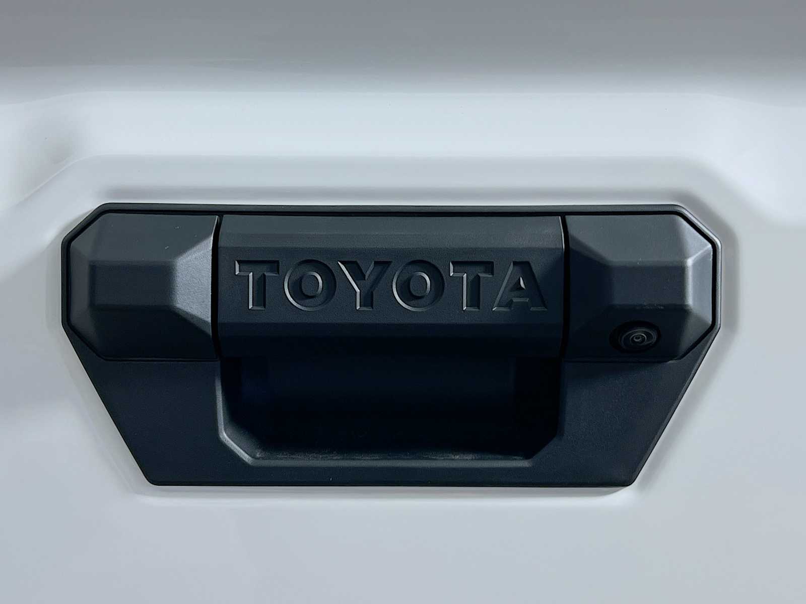 2025 Toyota Tacoma SR5 - Photo 17