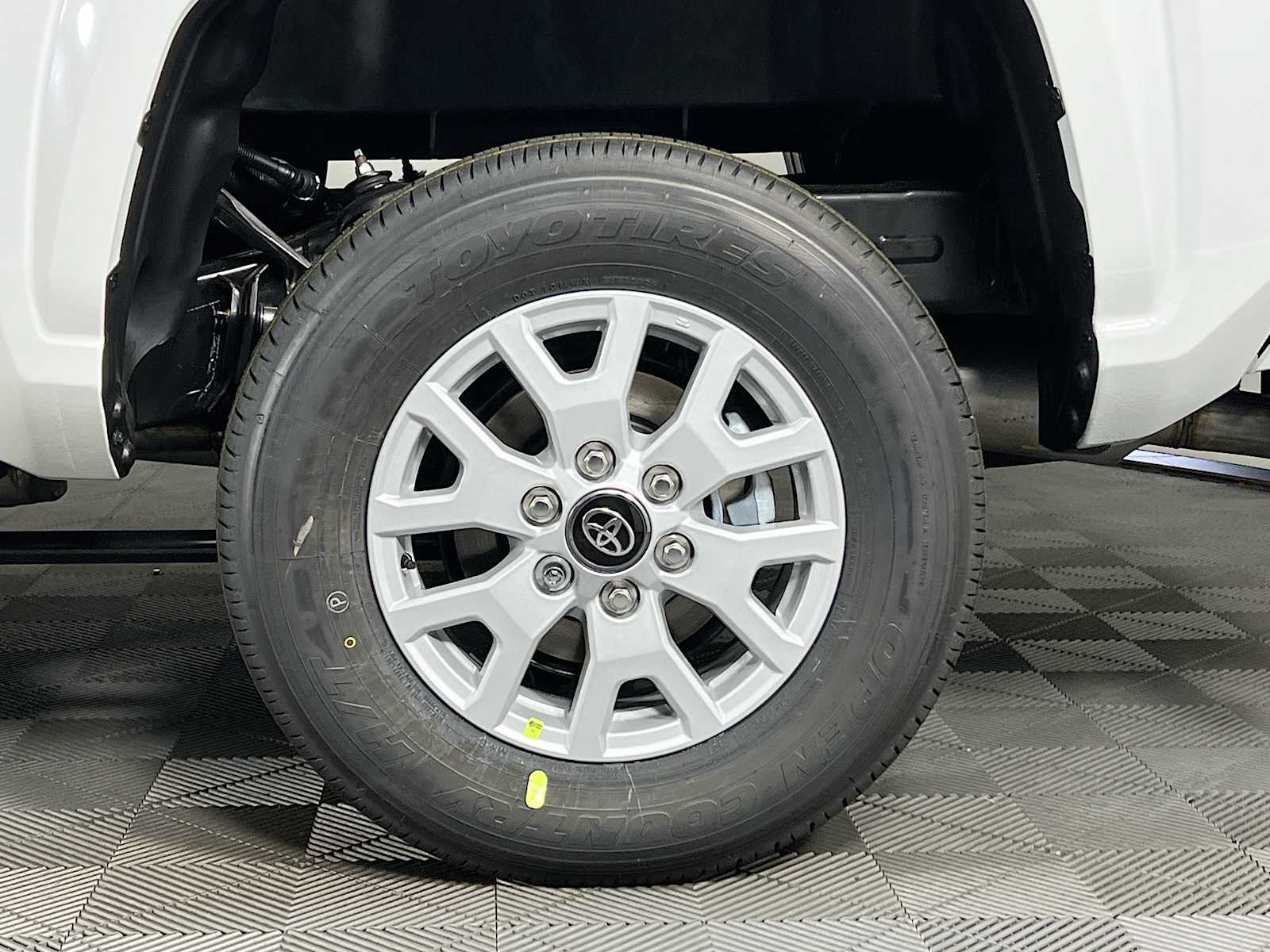 2025 Toyota Tacoma SR5 - Photo 18