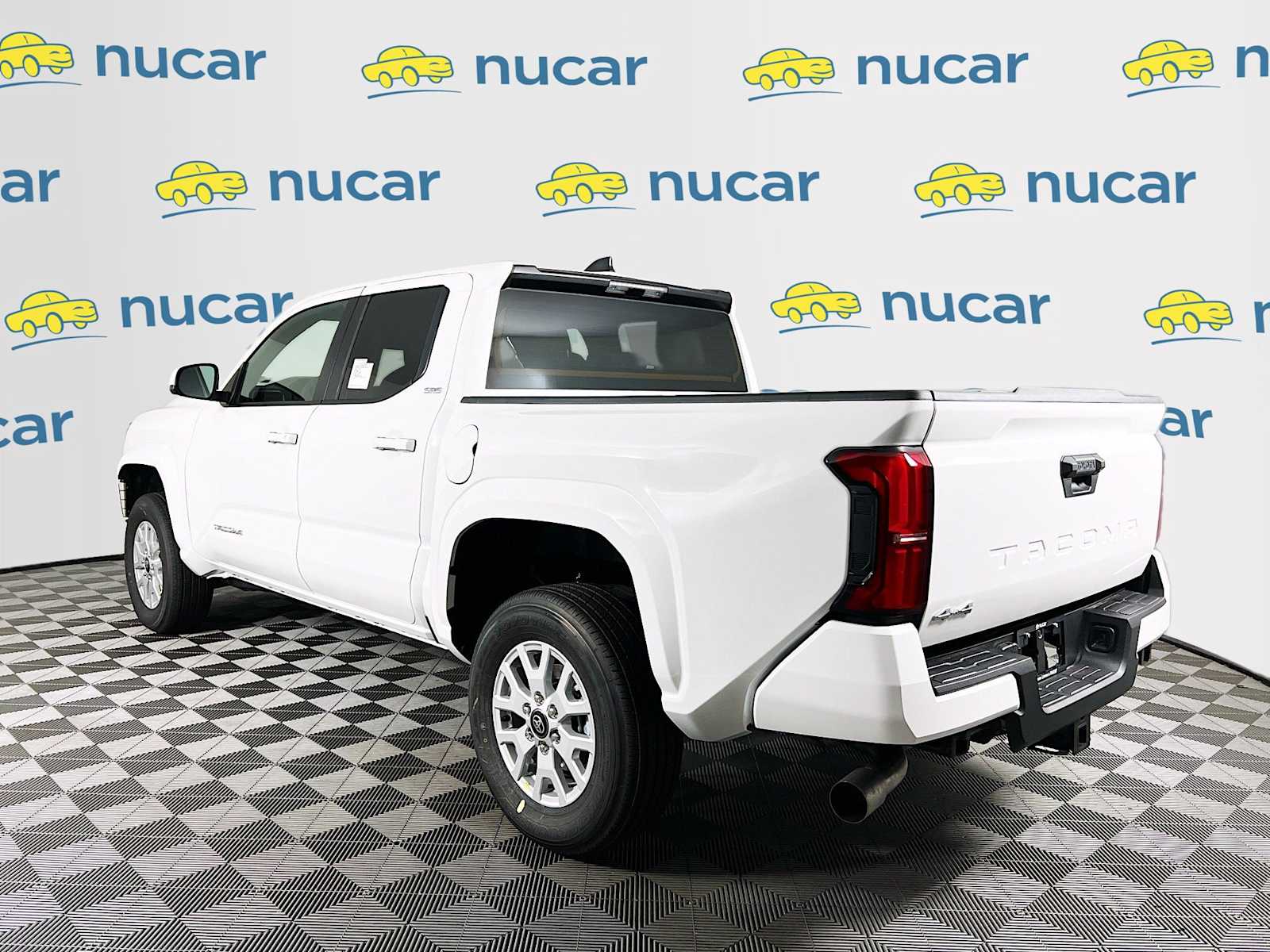 2025 Toyota Tacoma SR5 - Photo 4