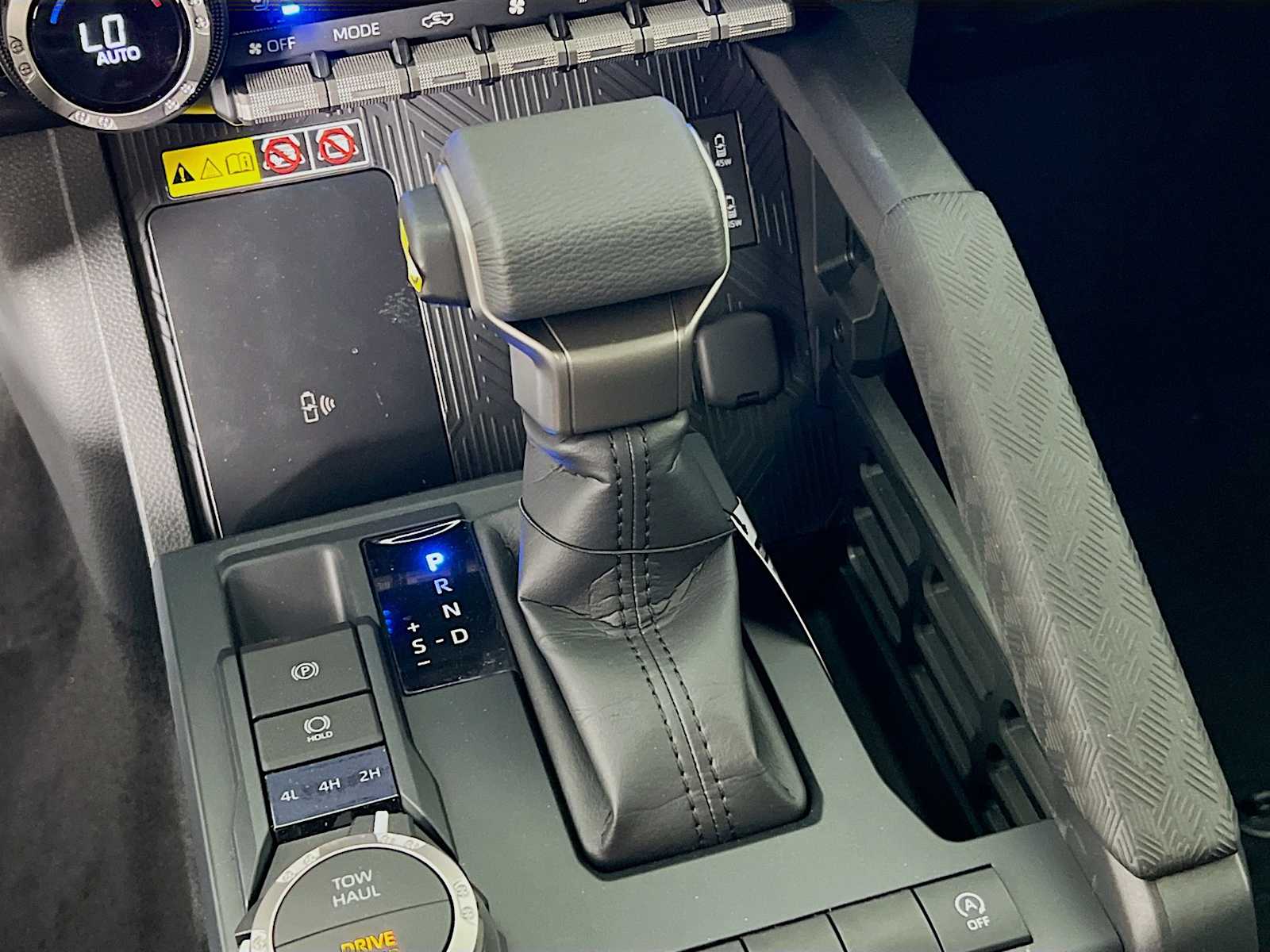 2025 Toyota Tacoma Limited - Photo 11