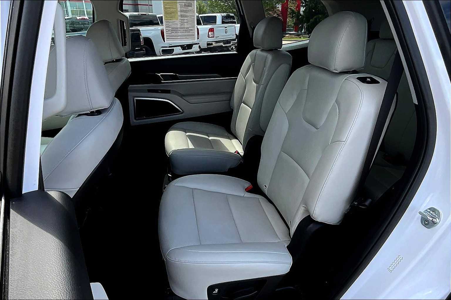 2022 Kia Telluride S - Photo 15