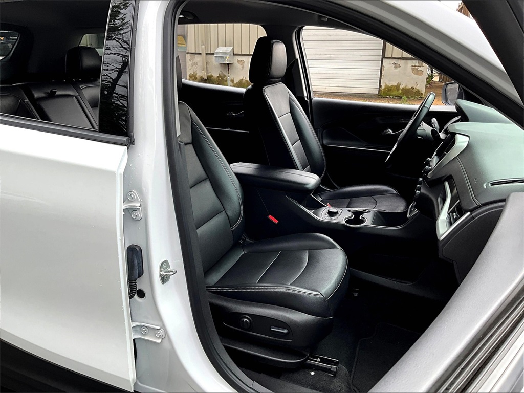 2023 GMC Terrain SLT - Photo 11