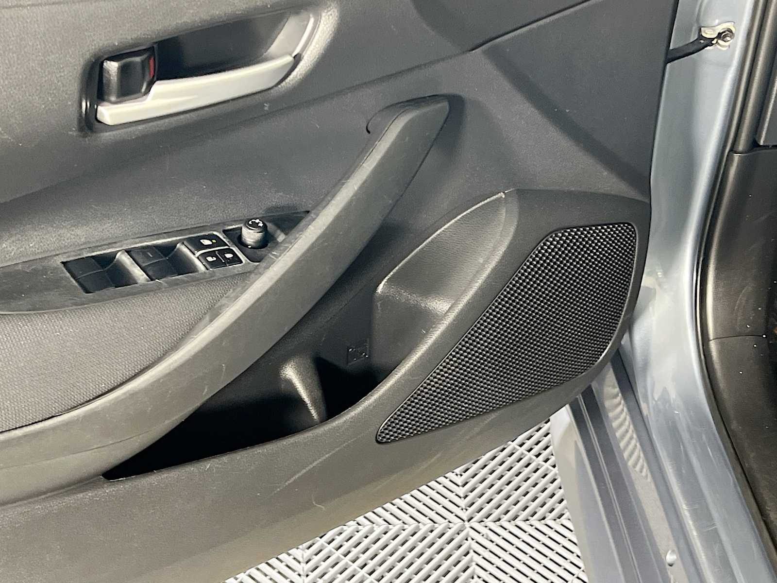 2021 Toyota Corolla LE - Photo 18