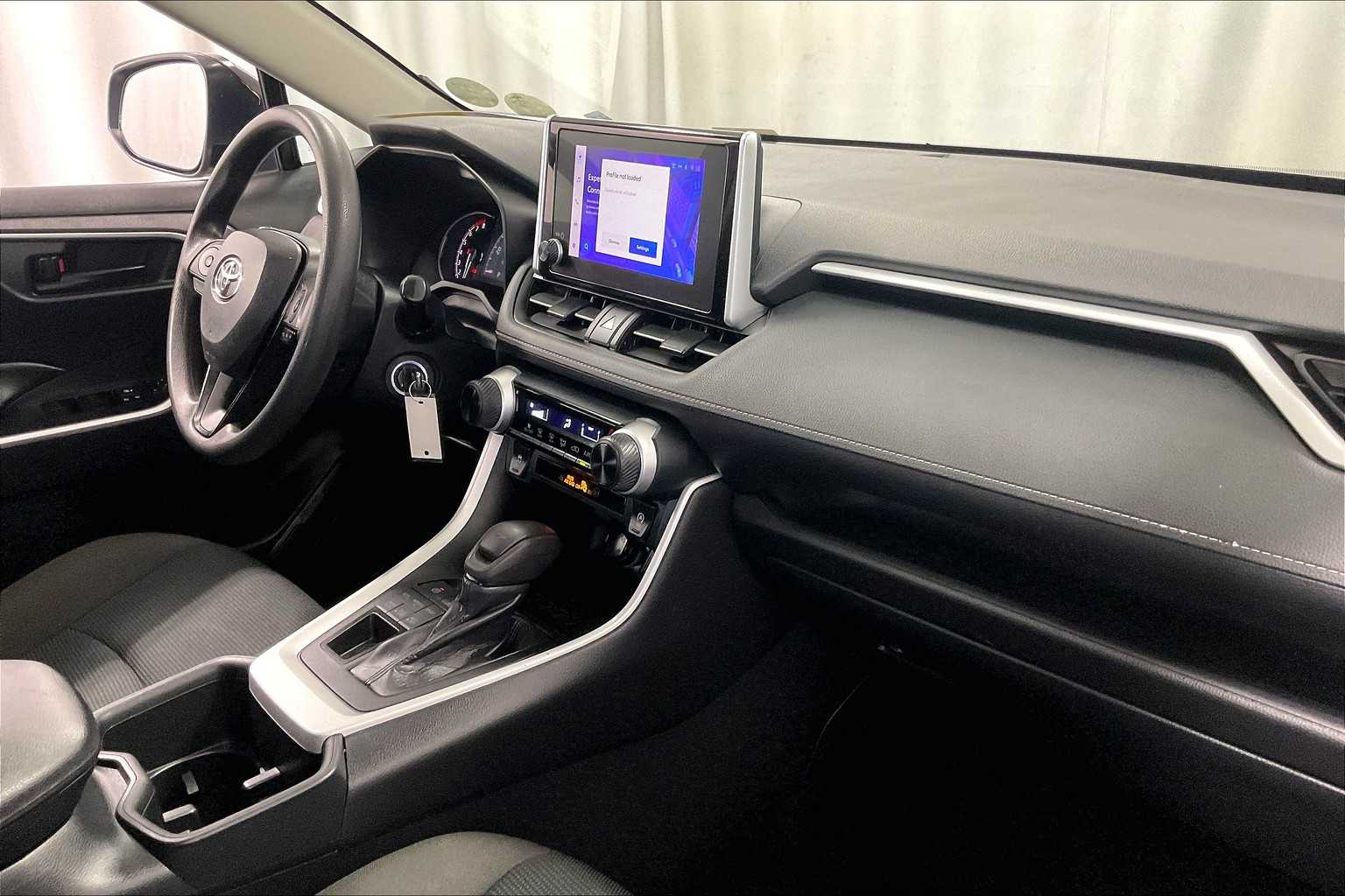 2023 Toyota RAV4 LE - Photo 14
