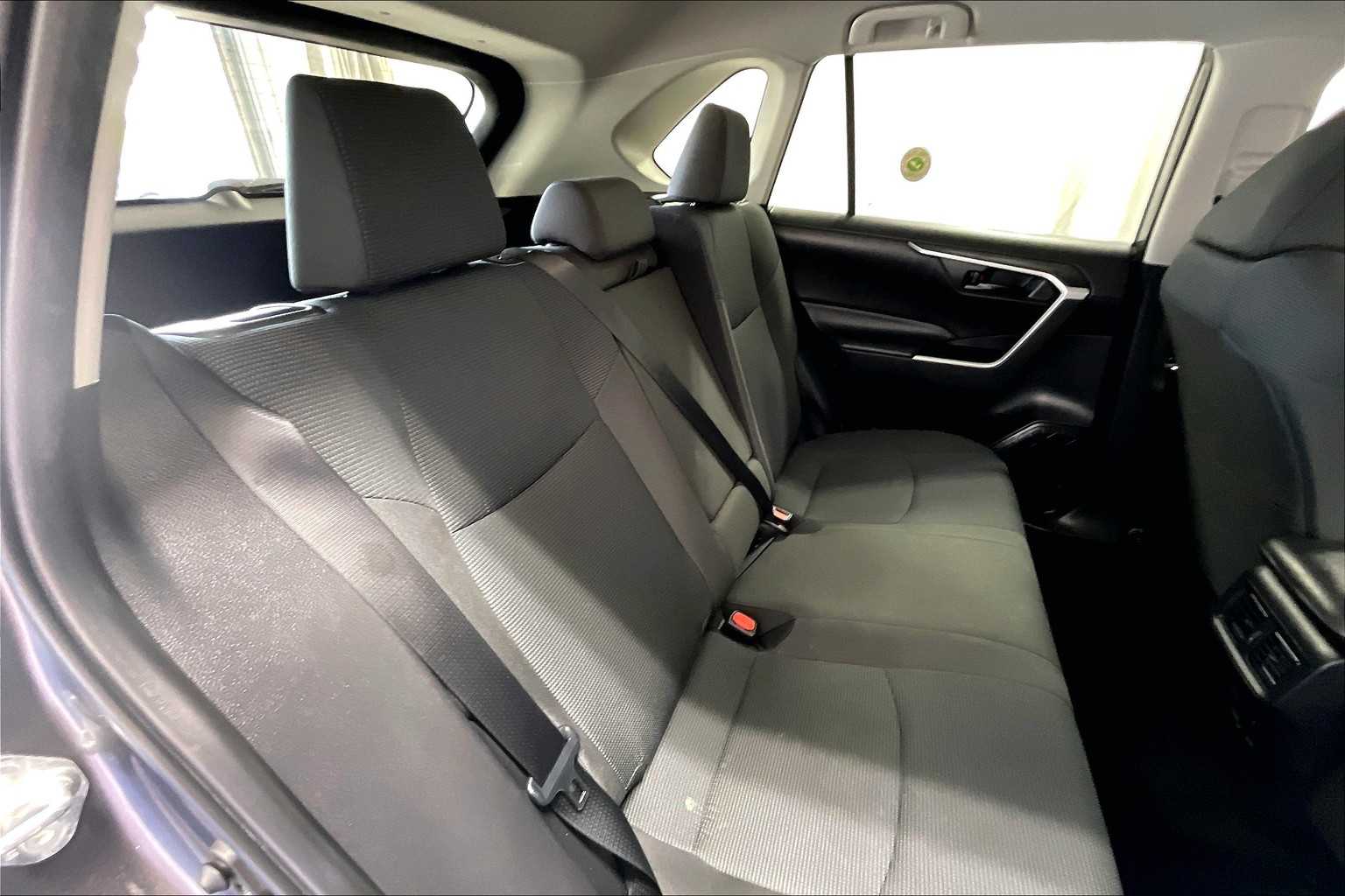 2023 Toyota RAV4 LE - Photo 16