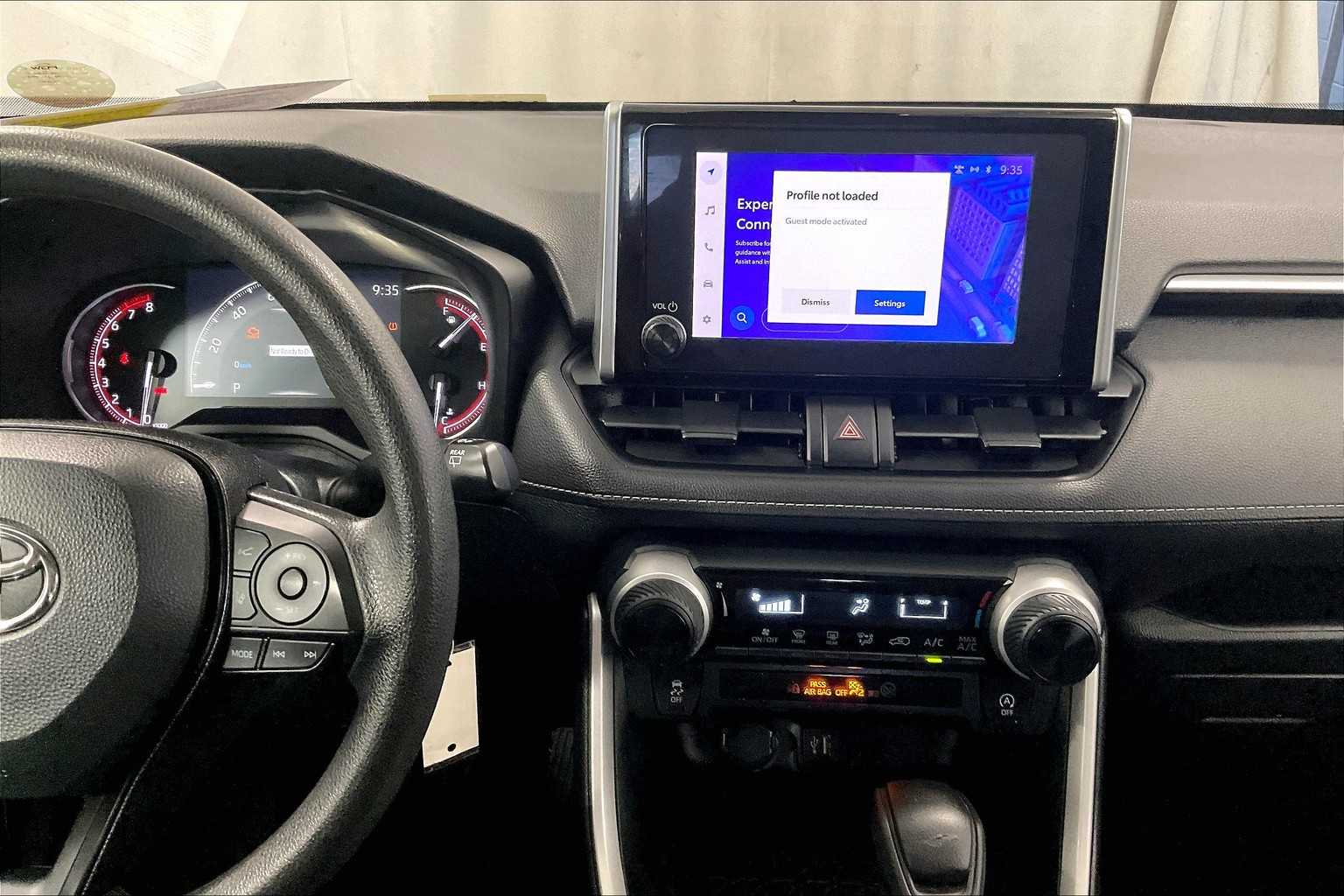2023 Toyota RAV4 LE - Photo 18