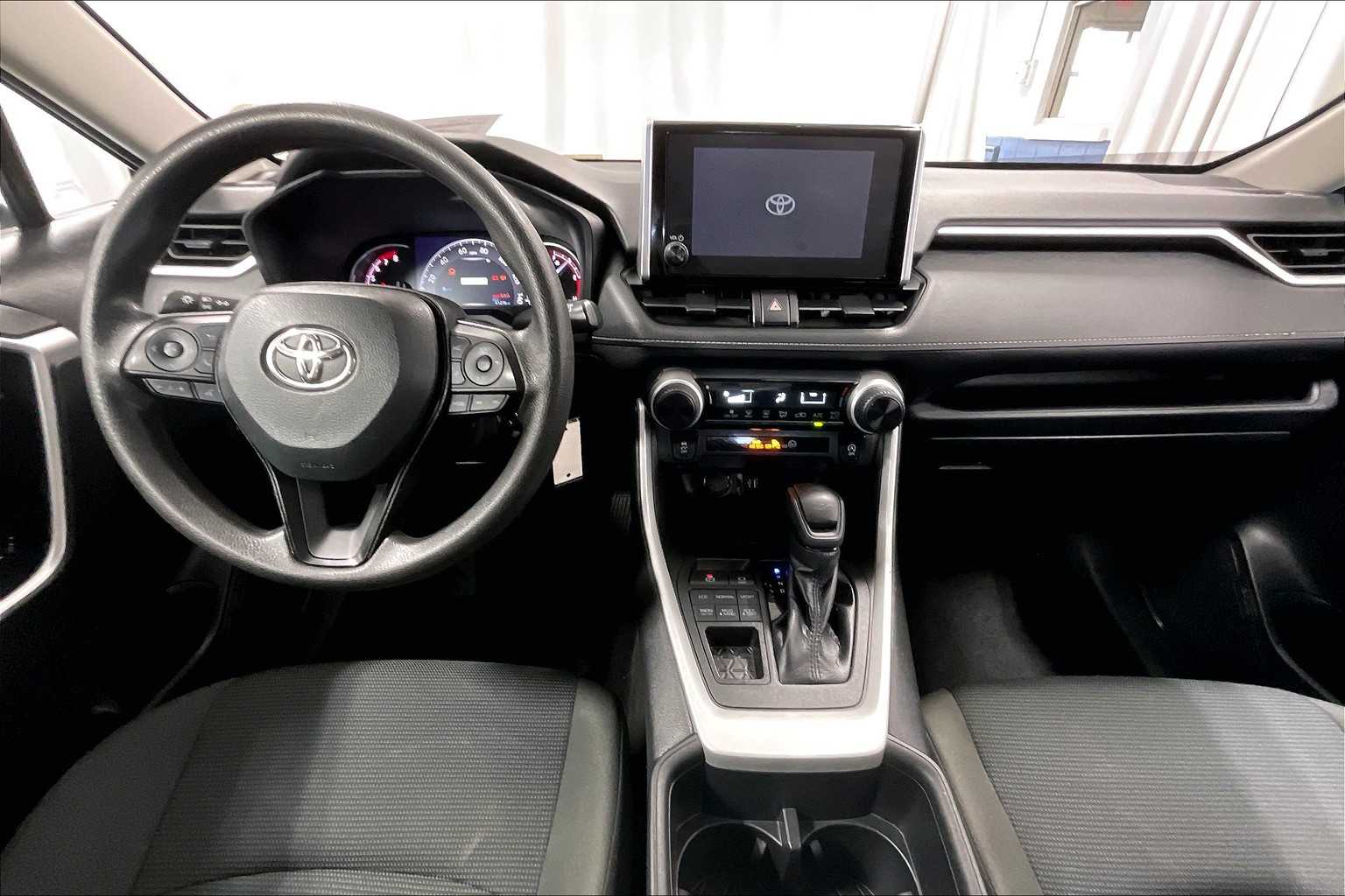 2023 Toyota RAV4 LE - Photo 21