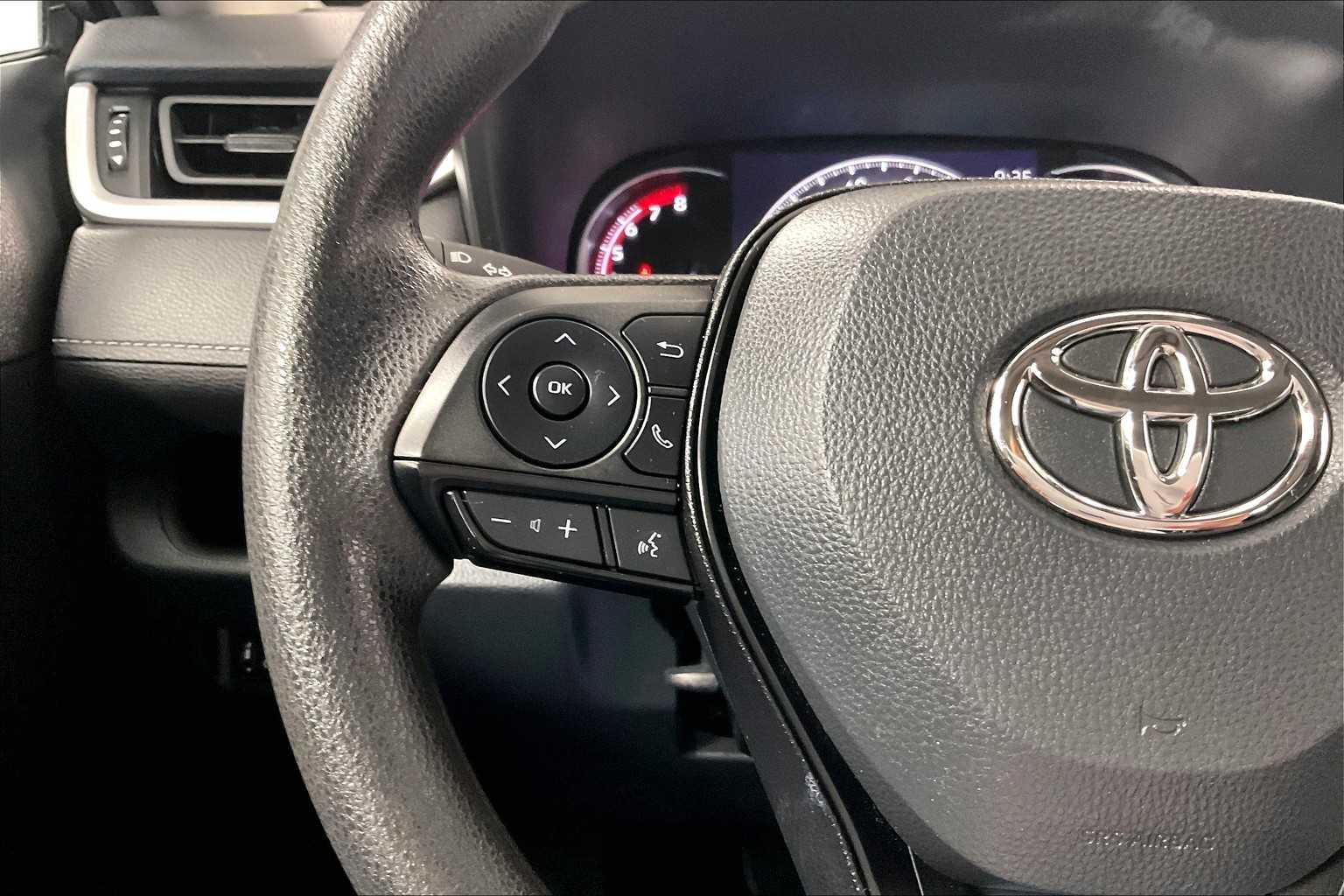 2023 Toyota RAV4 LE - Photo 22