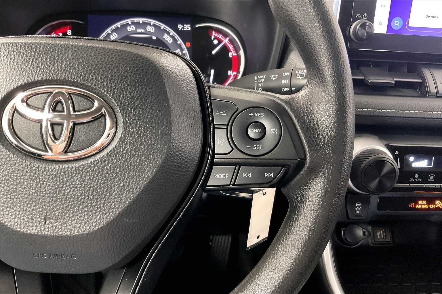 2023 Toyota RAV4 LE - Photo 23
