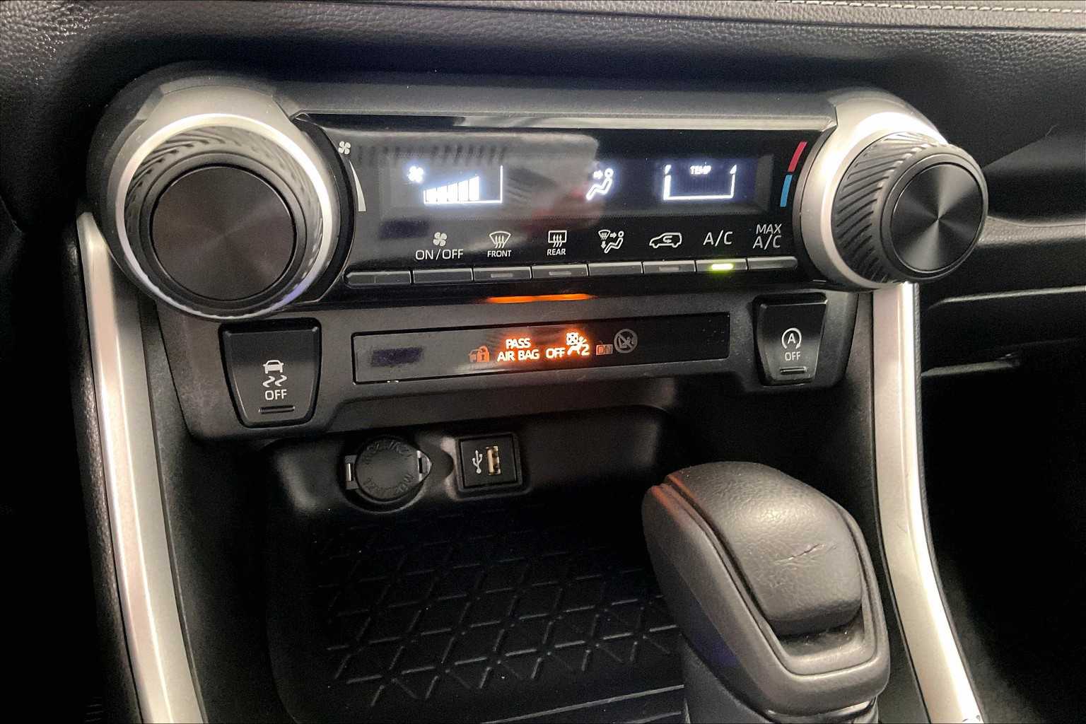 2023 Toyota RAV4 LE - Photo 25