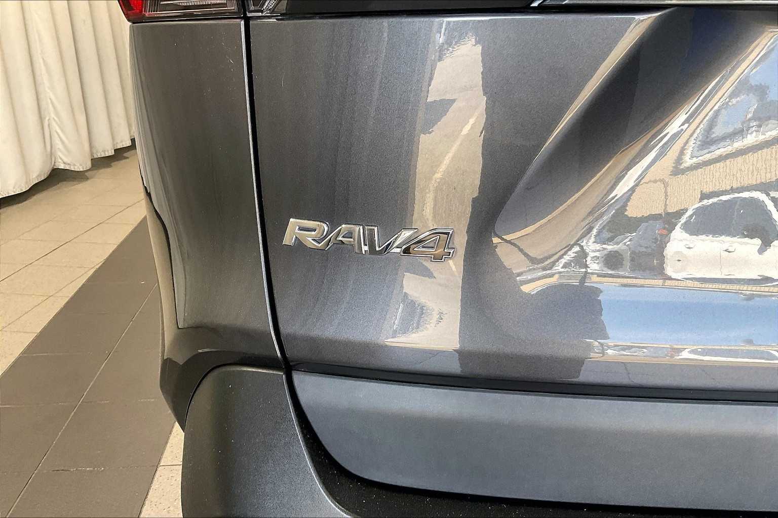 2023 Toyota RAV4 LE - Photo 28