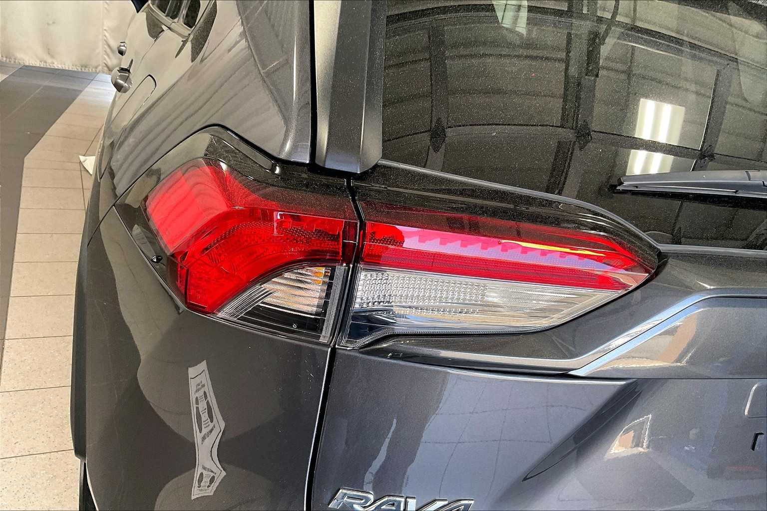 2023 Toyota RAV4 LE - Photo 33