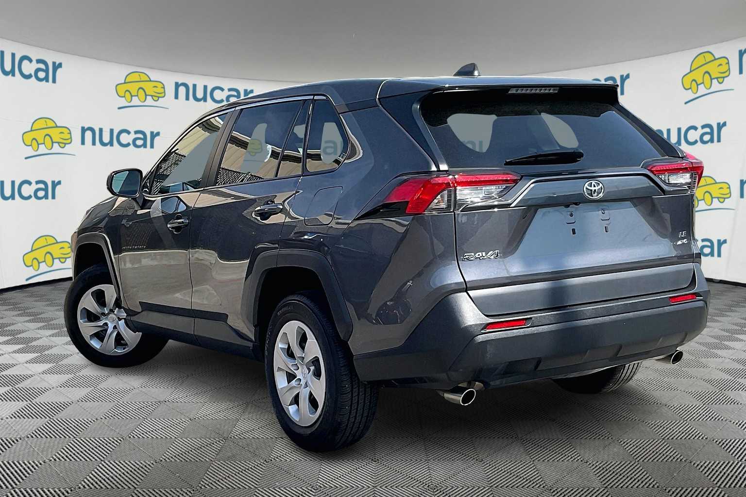 2023 Toyota RAV4 LE - Photo 4
