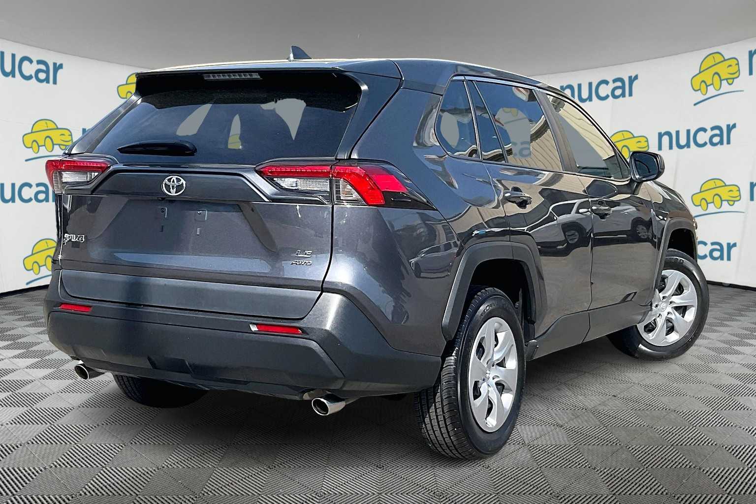 2023 Toyota RAV4 LE - Photo 6