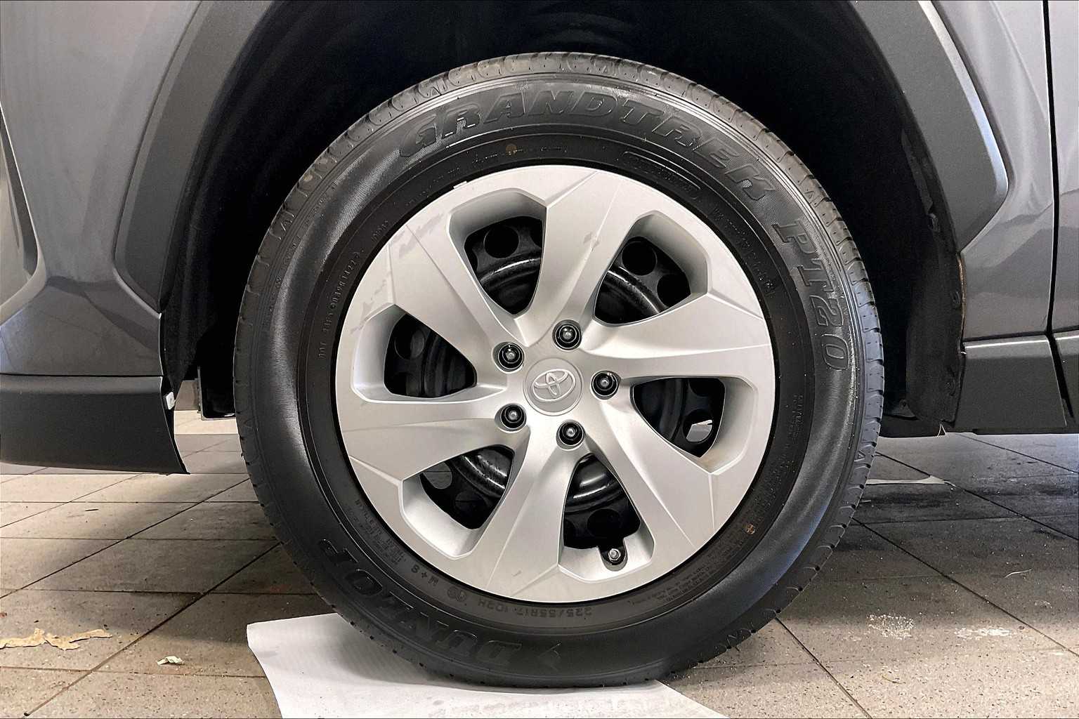 2023 Toyota RAV4 LE - Photo 7