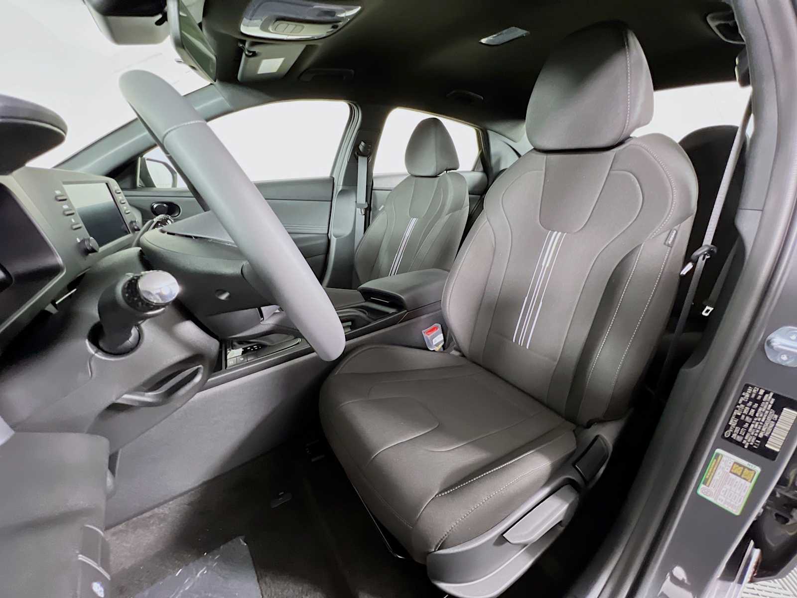 2025 Hyundai Elantra SEL Sport - Photo 12