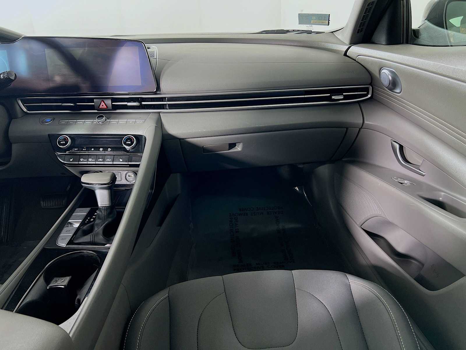2023 Hyundai Elantra SEL - Photo 24