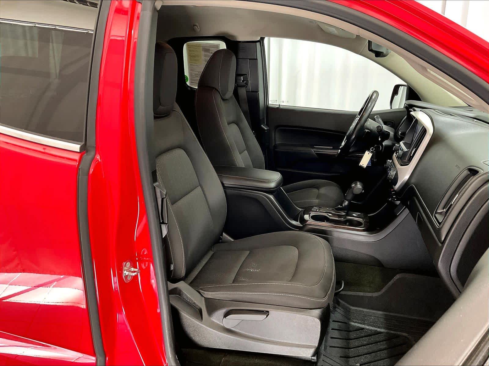 2017 GMC Canyon 4WD SLE - Photo 11