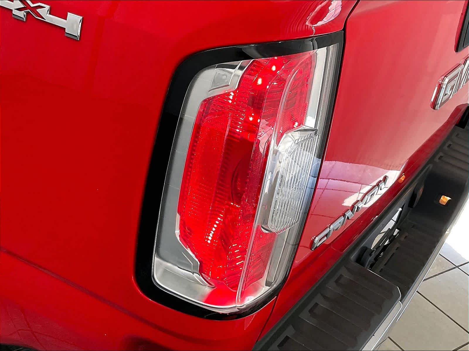 2017 GMC Canyon 4WD SLE - Photo 34